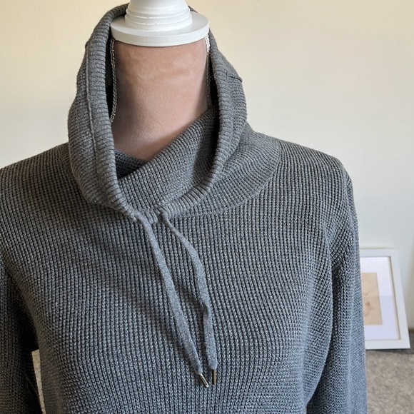 Lauren sweatshirt/top, gray waffle knit, with drawstring turtleneck, size L - Picture 3 of 9